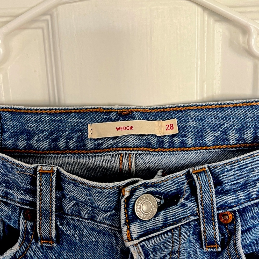 Levi’s wedgie size 28